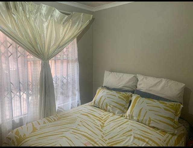 2 BEDROOM HOUSE FOR SALE IN BRAAMFISCHERVILLE